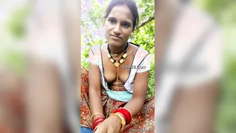 Horny Bhabhi Giving Outdoor Handjob In The Neighborhood