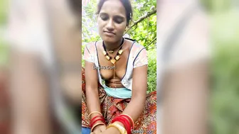 Horny Bhabhi Giving Outdoor Handjob In The Neighborhood