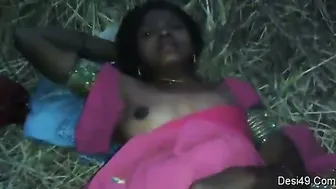 Bhabhi Sucking Client Outdoors Then Bouncing On Him In Bushes