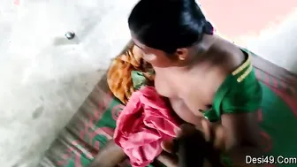 Mallu Aunty Flashing Her Goods Before Sucking Landlord Off