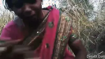 Bhabhi Sucking Stranger Outdoors Then Riding Him In Public Spot