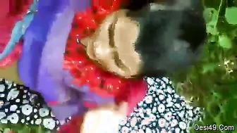Bhabi Getting Naughty With Lover Outdoors Behind The Village