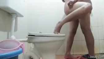 College Lovers Fucking And Romancing In Bathroom During Break