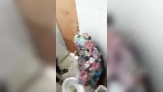 Desi Boy Fucking His GF In Public Toilet Caught