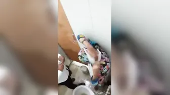Desi Boy Fucking His GF In Public Toilet Caught
