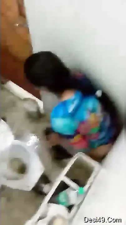 Desi Boy Fucking His GF In Public Toilet Caught