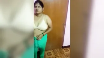 Desi Aunty Servicing Her Client In Hotel Room All Night