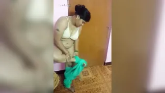 Desi Aunty Servicing Her Client In Hotel Room All Night