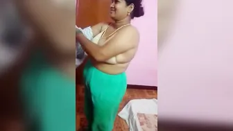 Desi Aunty Servicing Her Client In Hotel Room All Night