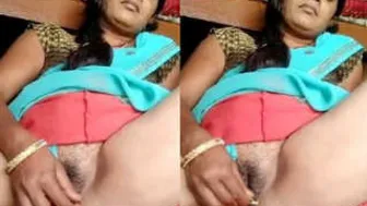 Horny Mature Aunty Fingering Herself Alone In The Bedroom