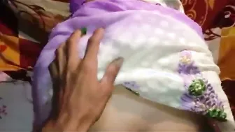 Married Bhabhi Getting Fucked In Saree While Boyfriend Kisses