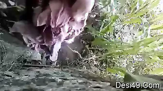 Bhabhi Fucking Her Secret Lover Outside When Hubby Is Away Working