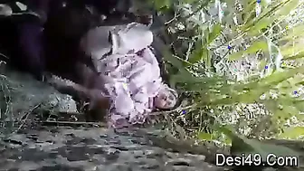 Bhabhi Fucking Her Secret Lover Outside When Hubby Is Away Working