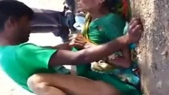 Mature Desi Aunty Getting Banged Outdoors Behind The House