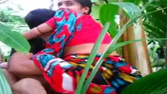 Bhabhi Sneaking Outdoors With Young Boy For Risky Fuck Scene