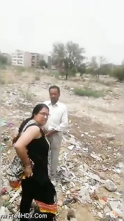 Caught My Desi Aunty Fucking Outdoors Behind The House Today