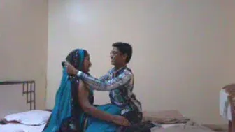 Bhabhi In Saree Getting Naughty With Guest At Hotel Room Bed