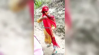 Village GF Fucking Outdoors Hidden From Everyone Else