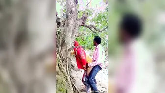 Village Lovers Fucking Outdoors In The Fields Hiding From Family