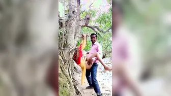 Village Lovers Fucking Outdoors In The Fields Hiding From Family