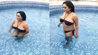 Hot Bhabhi Teasing Naked In Swimming Pool Before Getting Fucked