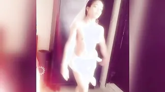 Hot GF Recording Herself Naked Posing For Her Mans Eyes