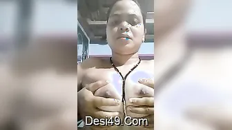 Village Bhabhi Strips Naked Recording Herself For Her Husband