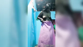Tamil Housewife Bhabhi Flashing Her Big Tits And Wet Pussy