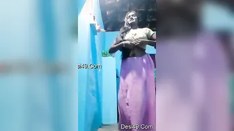 Tamil Housewife Bhabhi Flashing Her Big Tits And Wet Pussy