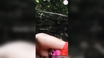 GF Sucking And Getting Her Tits Grabbed In The Park