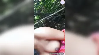 GF Sucking And Getting Her Tits Grabbed In The Park