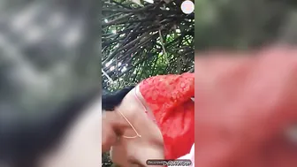 GF Sucking And Getting Her Tits Grabbed In The Park