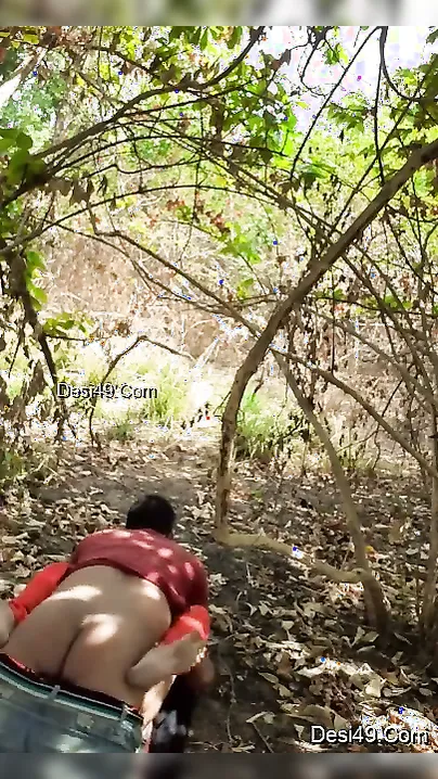 South Indian Lovers Fucking Outdoors In Risky Public Place