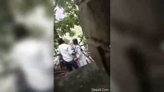 College Lovers Caught On Camera Fucking Outdoors In The Park