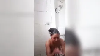 Desi Couple Getting Naughty In The Bathroom During The Night
