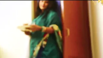 Married Woman Seducing Her Young Neighbor For Secret Affair