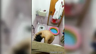 Young Indian Babe Caught Naked Bathing On Secret Hidden Camera