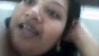Sexy Malayali Bhabhi Flashing Her Massive Tits For The Camera