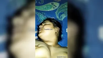 Horny Wife Spreading Wide While He Fingers Her Dripping Pussy