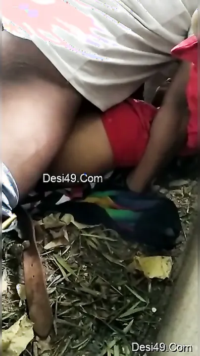 Village Girlfriend Screaming While Lover Pounds Her Tight Pussy
