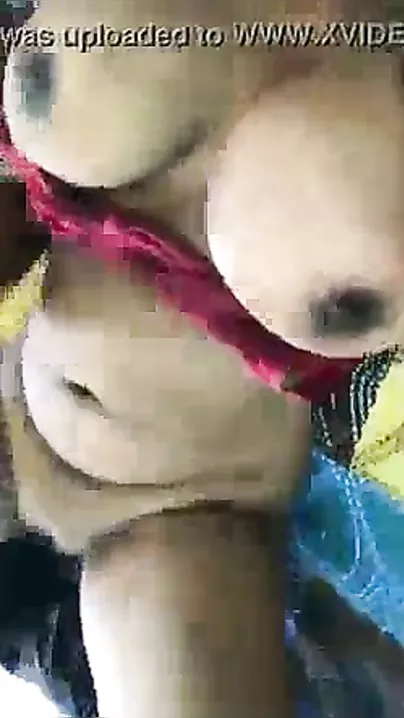 What a hawt Large booby Indian mature wife!
