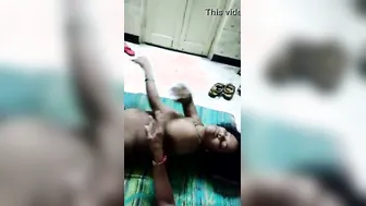 Sex eager Indian wife nude MMS sex movie scene