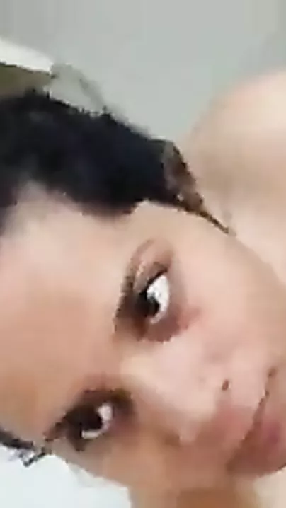Desi girlfriend giving blowjob to her bf in hotel room