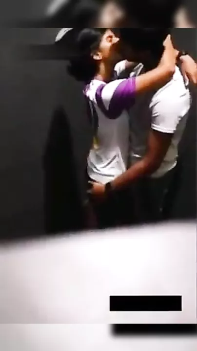 Unseen Trial room MMS sex video of horny&nbsp;desi paramours