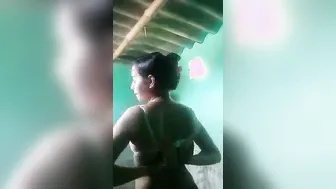 Desi girl showing melons pussy on cam MMS video