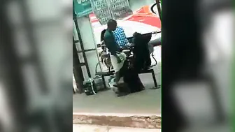 Public Bus stand tugjob sex of Muslim aunty to stranger