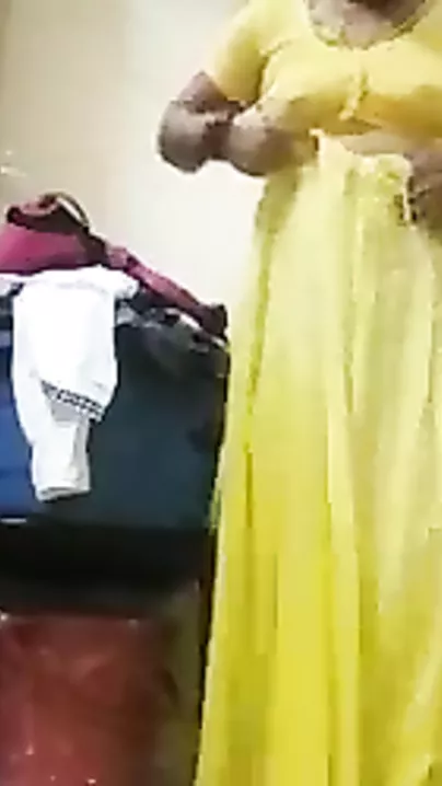 Desi wife stripped selfie for her bf video goes live