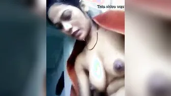 Desi selfie sex clip of non-professional aged aunty raunchy arousal action
