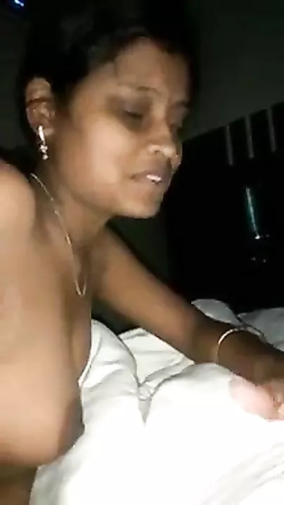 Dilettante cute Indian boobs of girlfriend captured by bf after sex