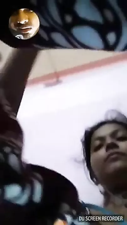 Desi girl showing boobs on movie call with her lover
